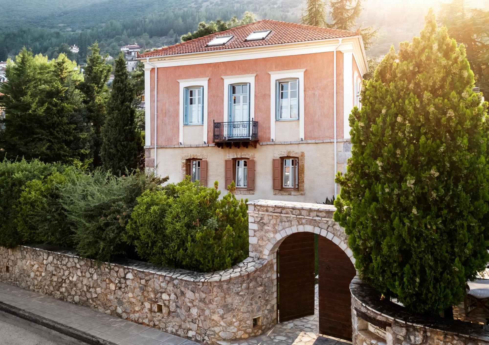 Archontiko Parnassus Dadi Hotell Amfikleia Exteriör bild