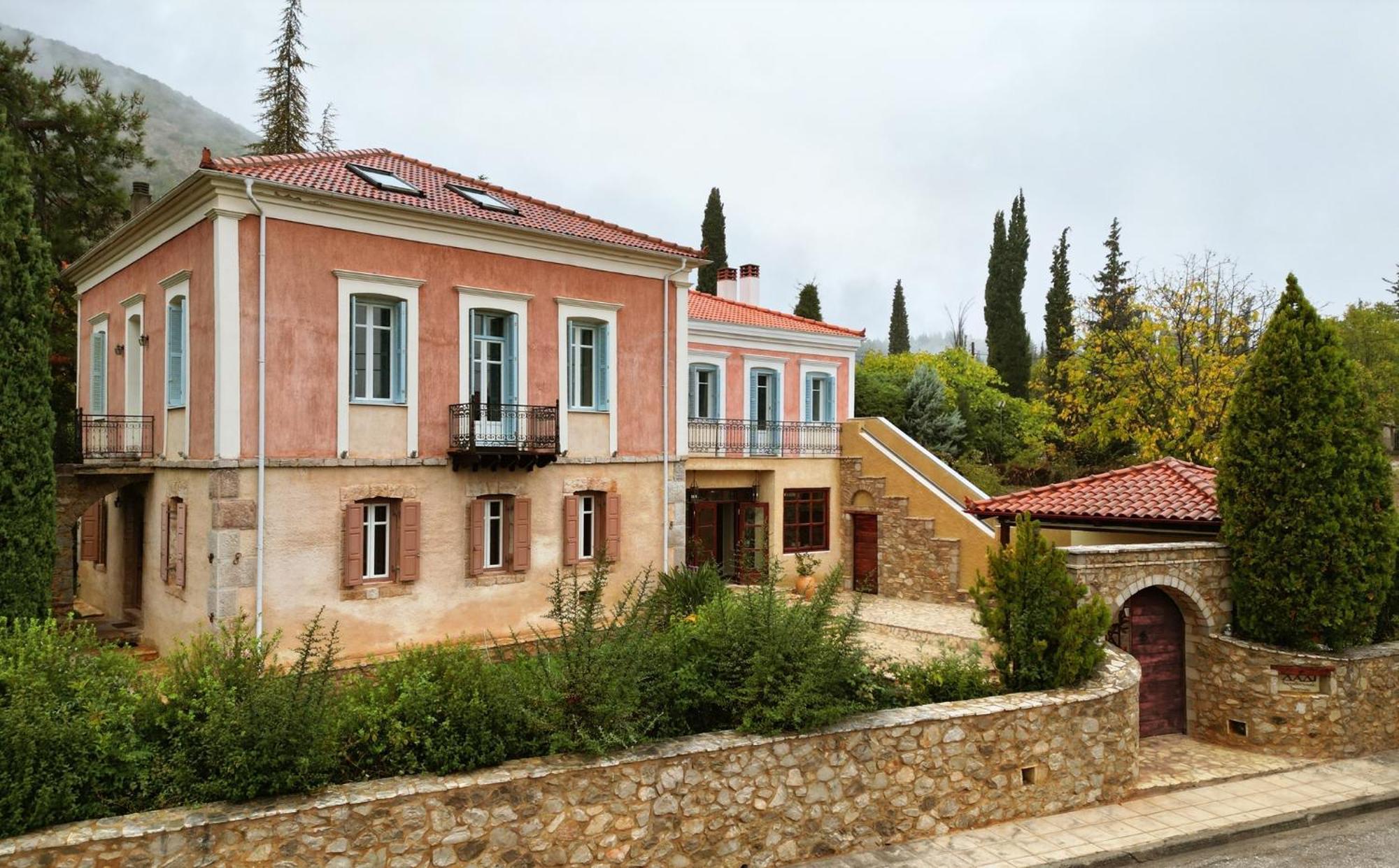 Archontiko Parnassus Dadi Hotell Amfikleia Exteriör bild