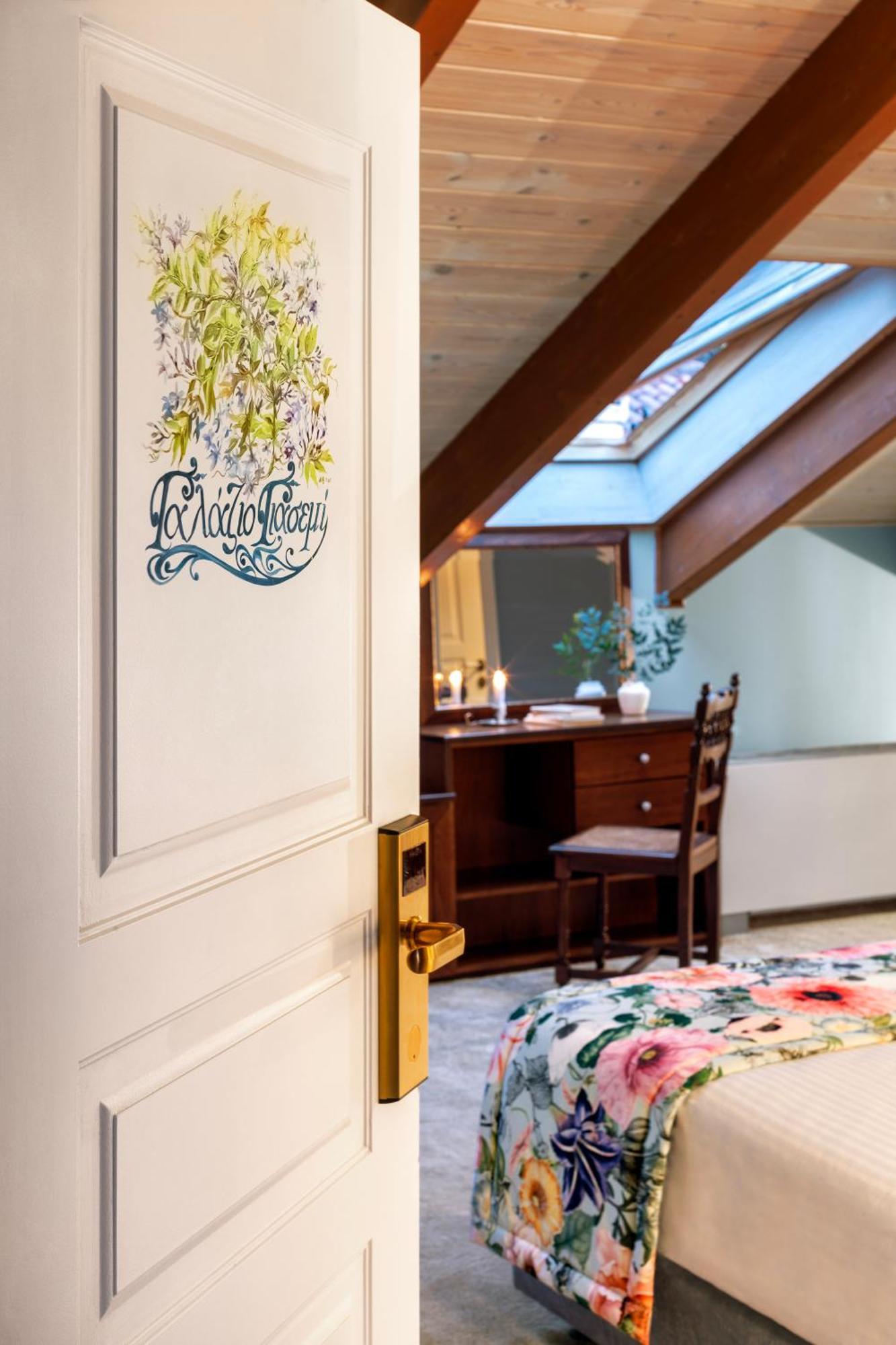 Archontiko Parnassus Dadi Hotell Amfikleia Exteriör bild